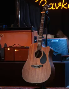 Электроакустическая гитара с нейлоновыми струнами BATON ROUGE CR21C/ACE