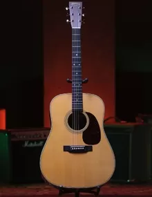Электроакустическая гитара Taylor 517E